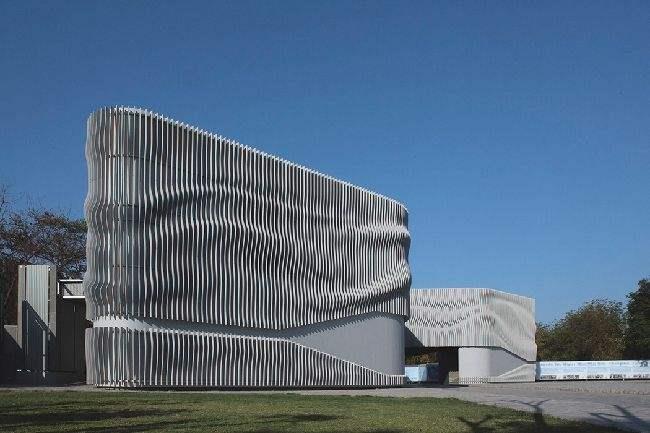 舟山浅谈现代建筑采用网架结构安装的主要优势和应用